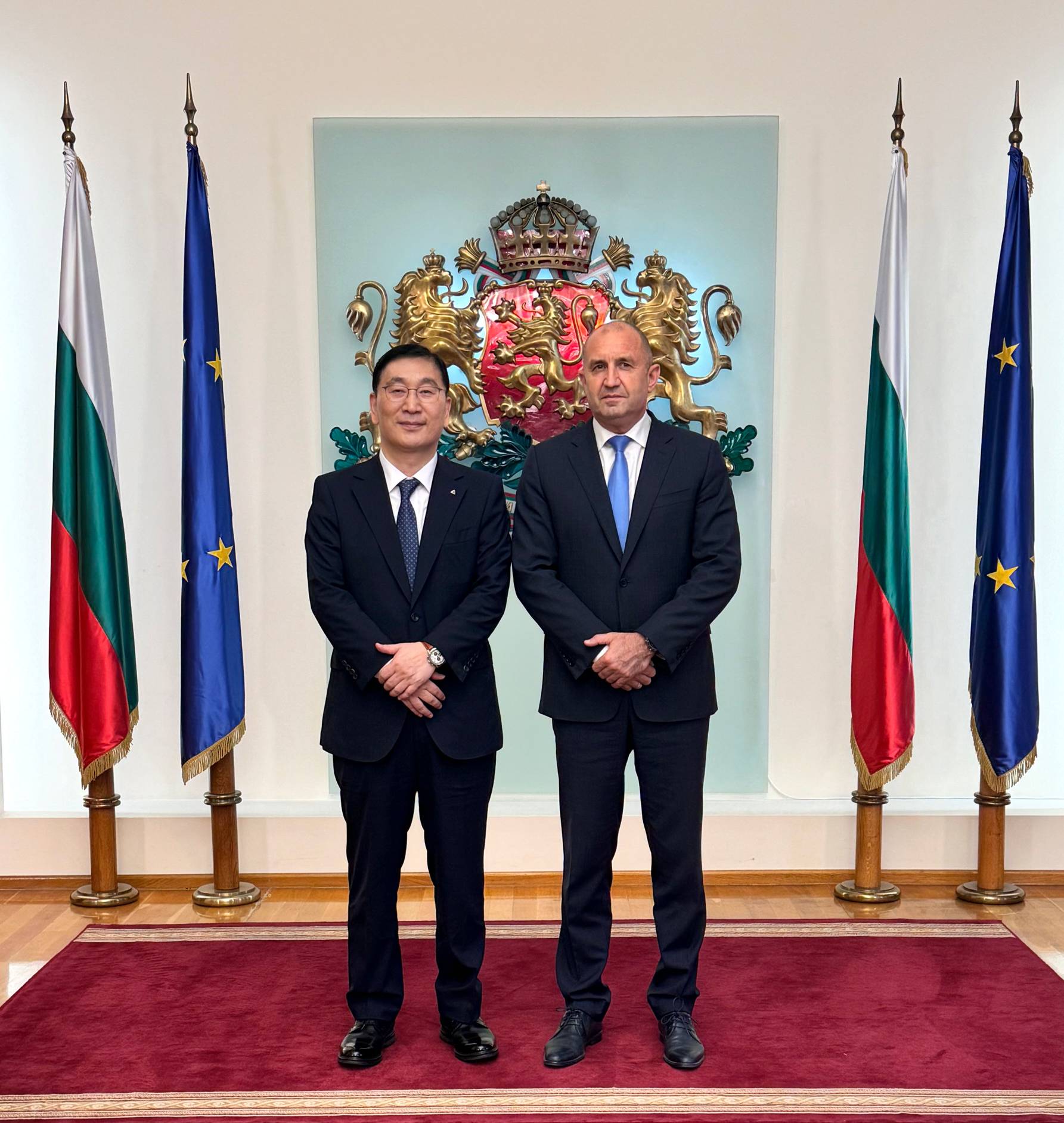 Йънг Джун Юн, президент и главен изпълнителен директор на Hyundai Engineering & Construction, се срещна с българския президент Румен Радев